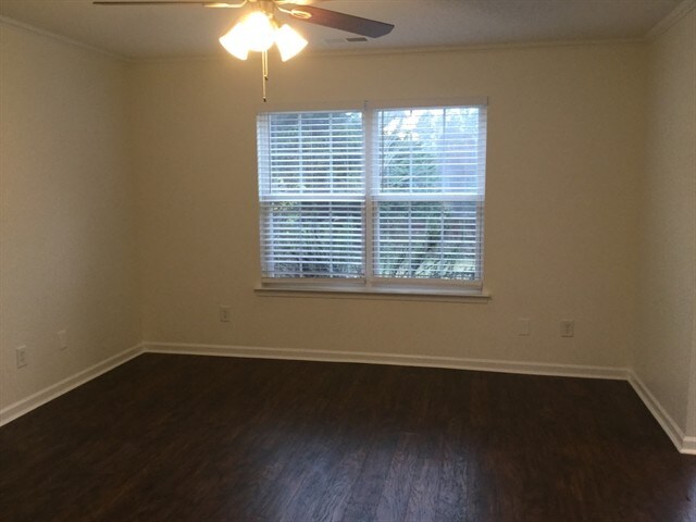 Building Photo - 1308 Crestfield Ct