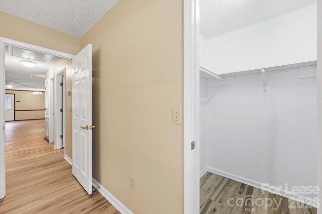 Building Photo - 6299 Spring Ct Ln