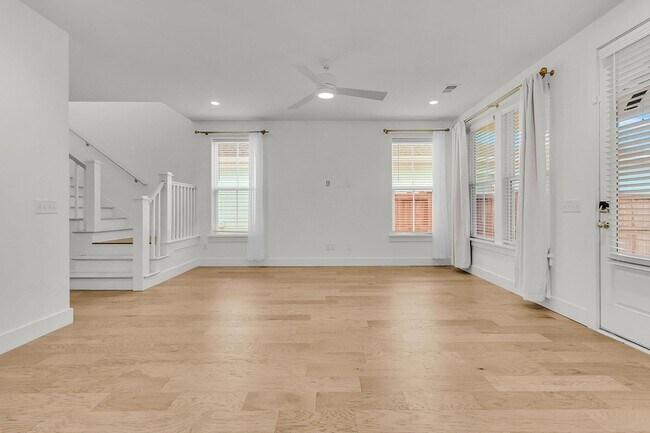 Building Photo - 102 True Blue Lp