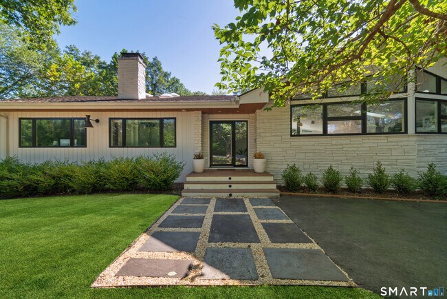 Building Photo - 33 Little Fox Ln