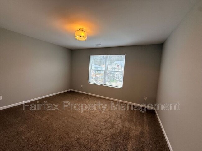 Building Photo - 127 Rosebud Ln