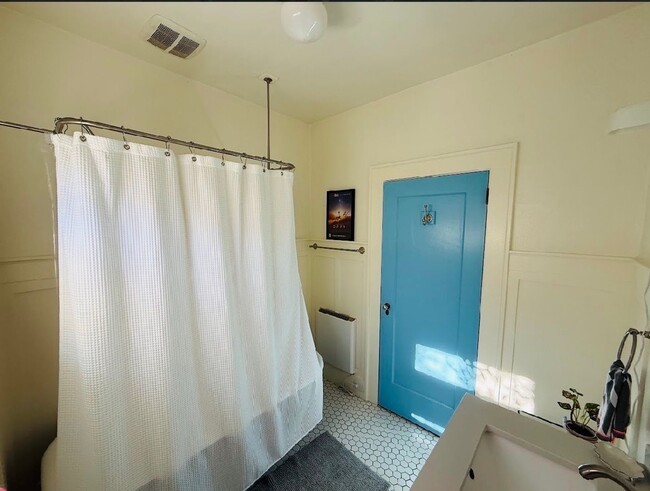 Building Photo - Beacon Hill Home