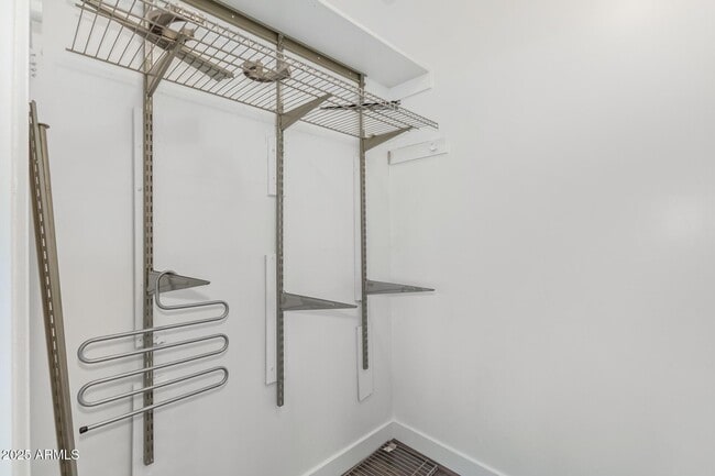 Building Photo - 945 E Playa Del Norte Dr