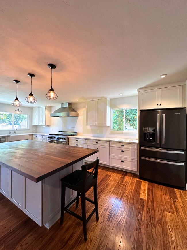 Building Photo - 135 Oakmont Ave