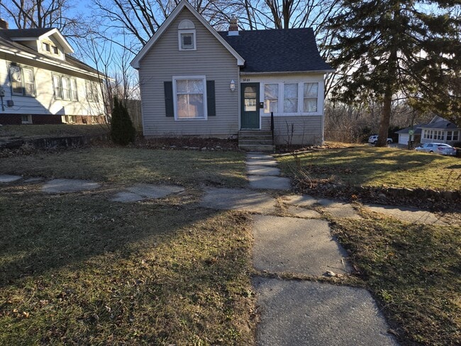 Building Photo - 2203 15th Ave