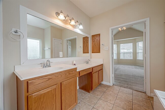 Building Photo - 5703 Langham Dawn Ln