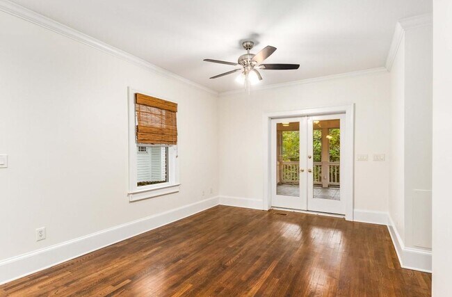 Building Photo - 656 Yorkshire Rd NE