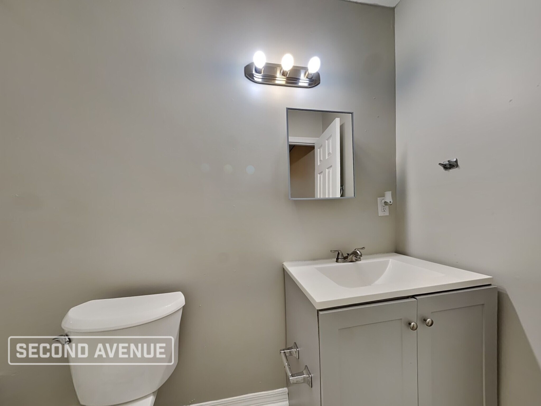 Building Photo - 1548 W 23rd St