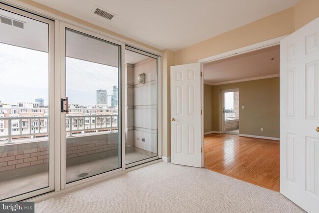 Building Photo - 100 Harborview Dr