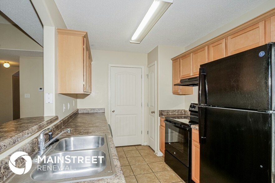 Building Photo - 7399 Brentlawn Dr