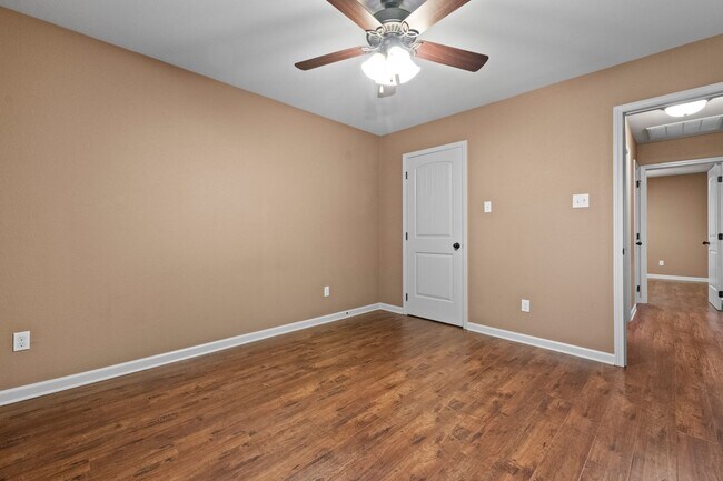 Building Photo - 2009 Ingleside Dr