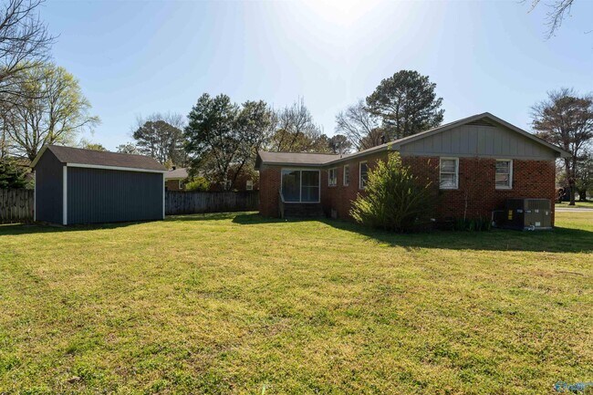 Building Photo - 712 Marion Dr