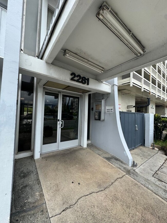 Building Photo - 2281 Ala Wai Blvd