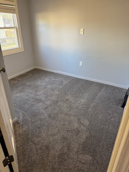 Building Photo - 482 Stella St