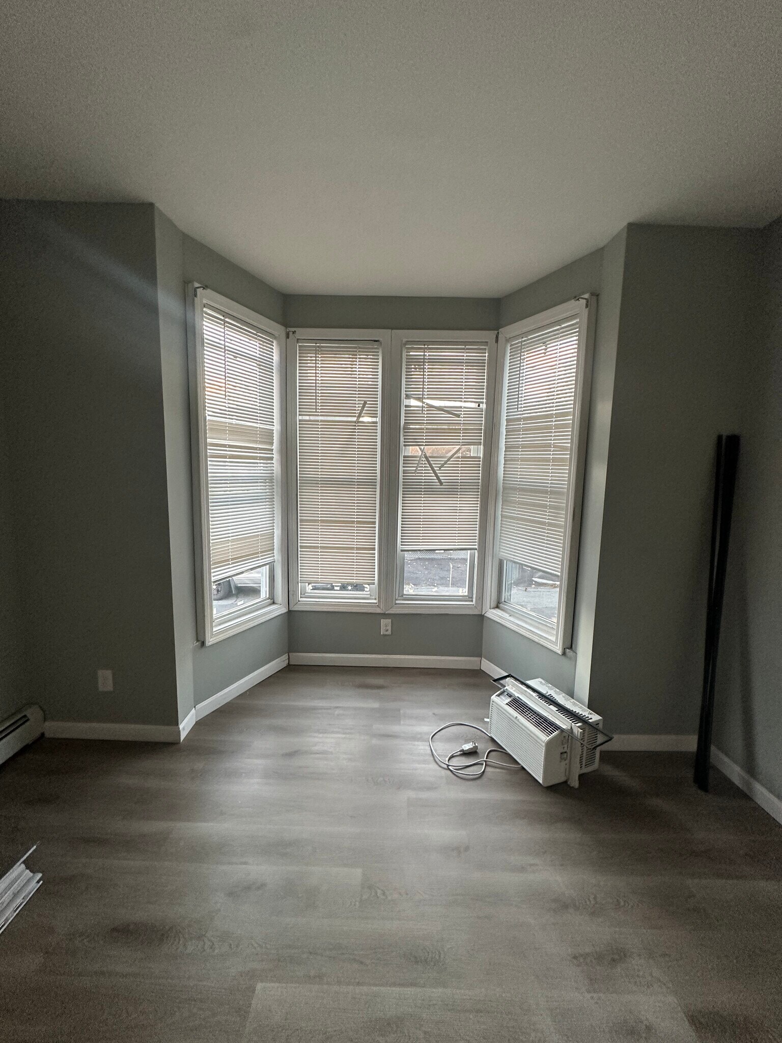 Building Photo - 406 Cahill St