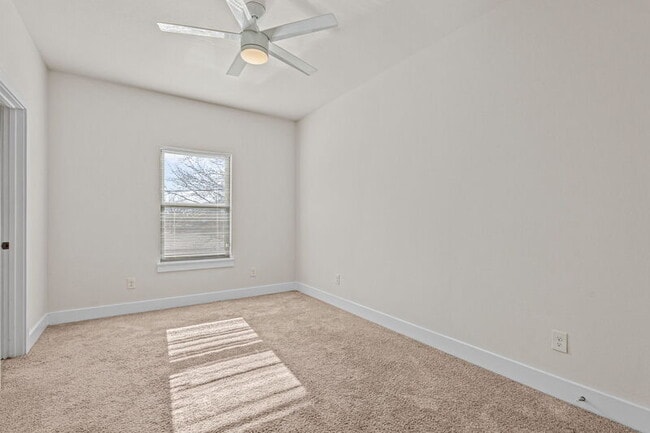 Building Photo - 600 Melba St