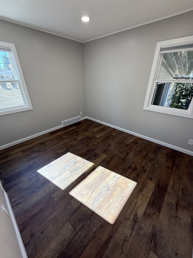 Building Photo - 3250 3rd Ave S