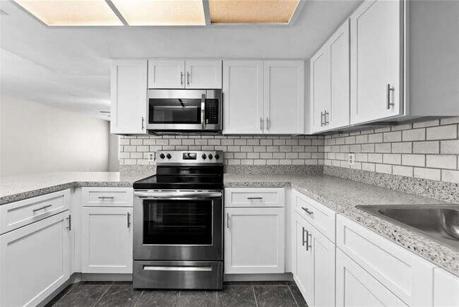 Building Photo - 4416 Highland Ln