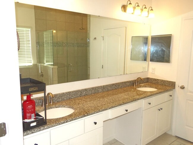 Building Photo - Spacious 4/3/3 home in Mirada