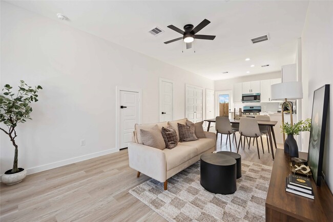 Building Photo - 5523 Haight St