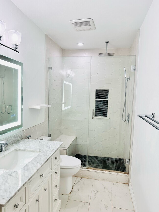 Building Photo - 4408 Laurelgrove Ave