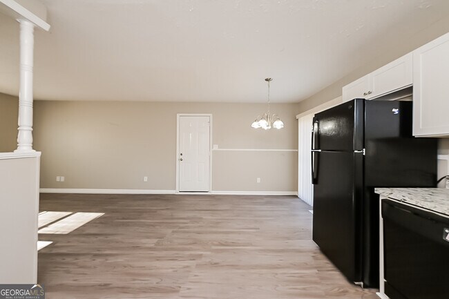 Building Photo - 4975 Manor Dr SW
