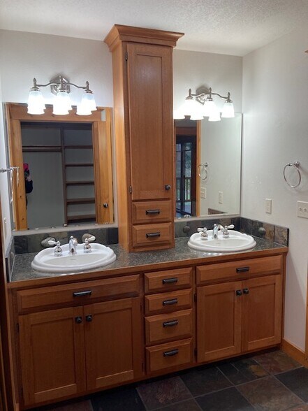 Building Photo - 18319 E Riverway Ave