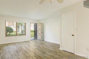 Building Photo - 6656 Bell Bluff Ave
