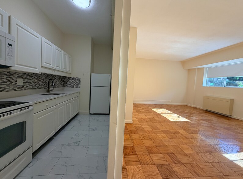 Building Photo - 16 Monmouth Ct