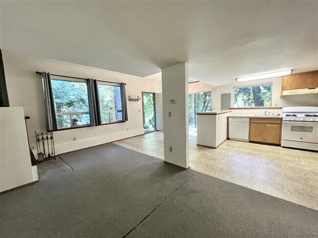 Building Photo - Relaxed 2-Bed, 1.5-Bath Home in a Quiet Gig Harbor Spot