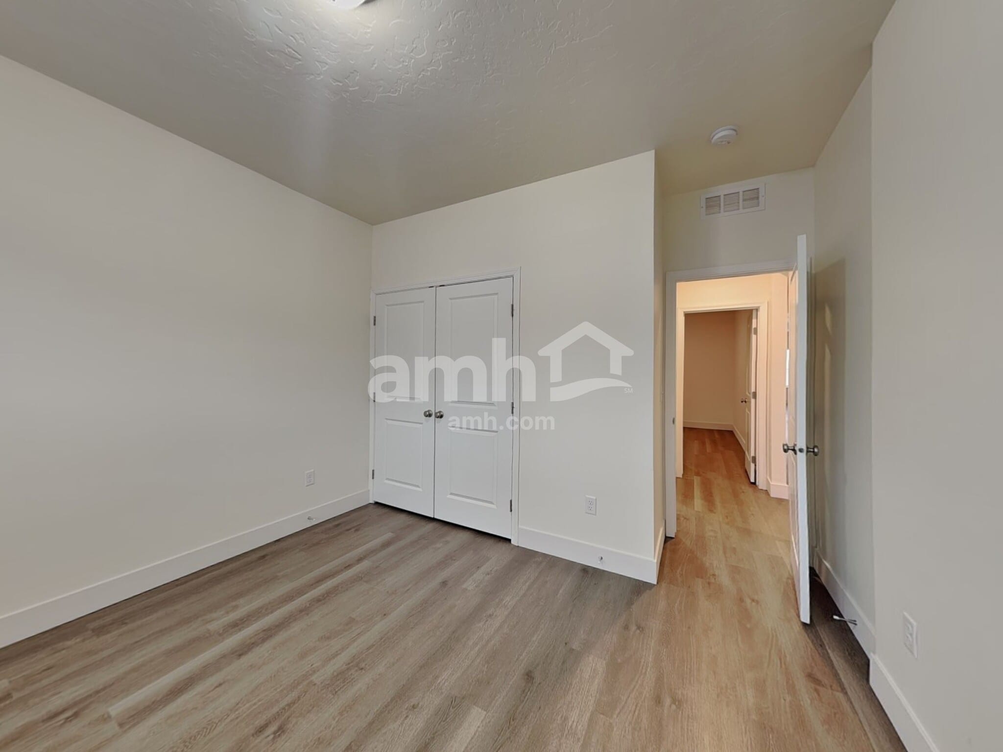 Building Photo - 302 E Sicily Dr