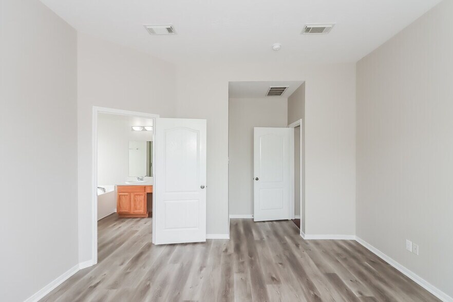 Building Photo - 17307 Misty Cross Dr