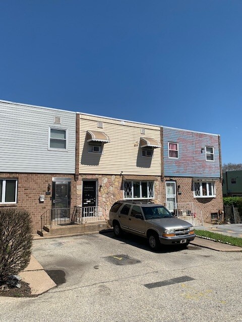 Primary Photo - 2121 N Camac St