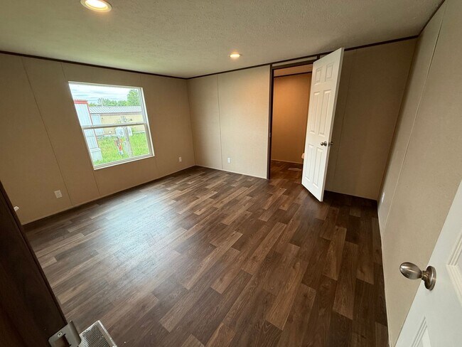 Building Photo - Knolls MHP