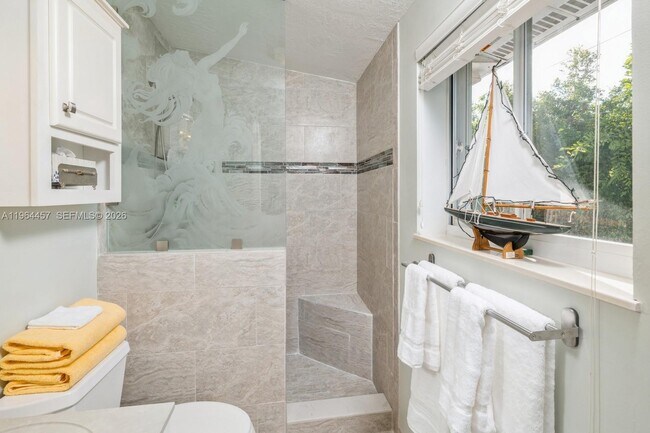 Building Photo - 133 E Silver Palm Ave