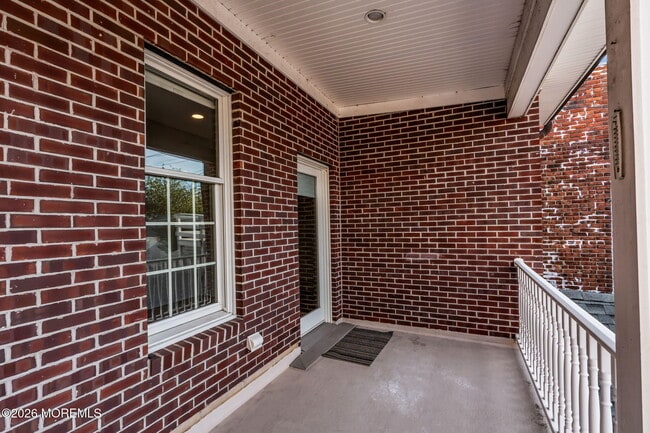 Building Photo - 1115 3rd Ave