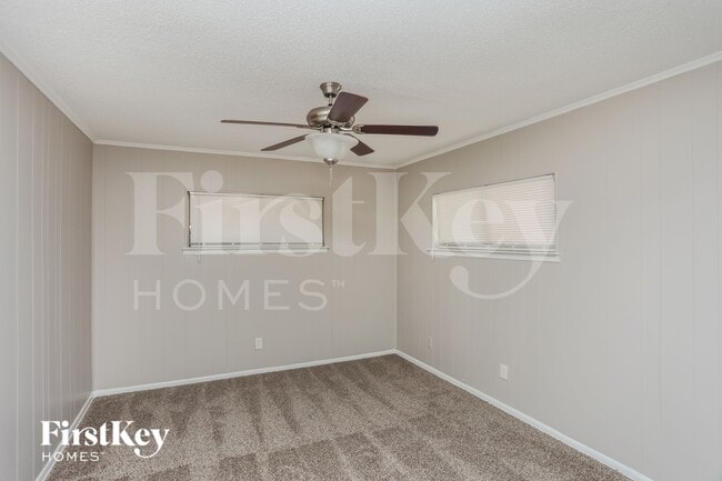 Building Photo - 604 Stonewall Dr