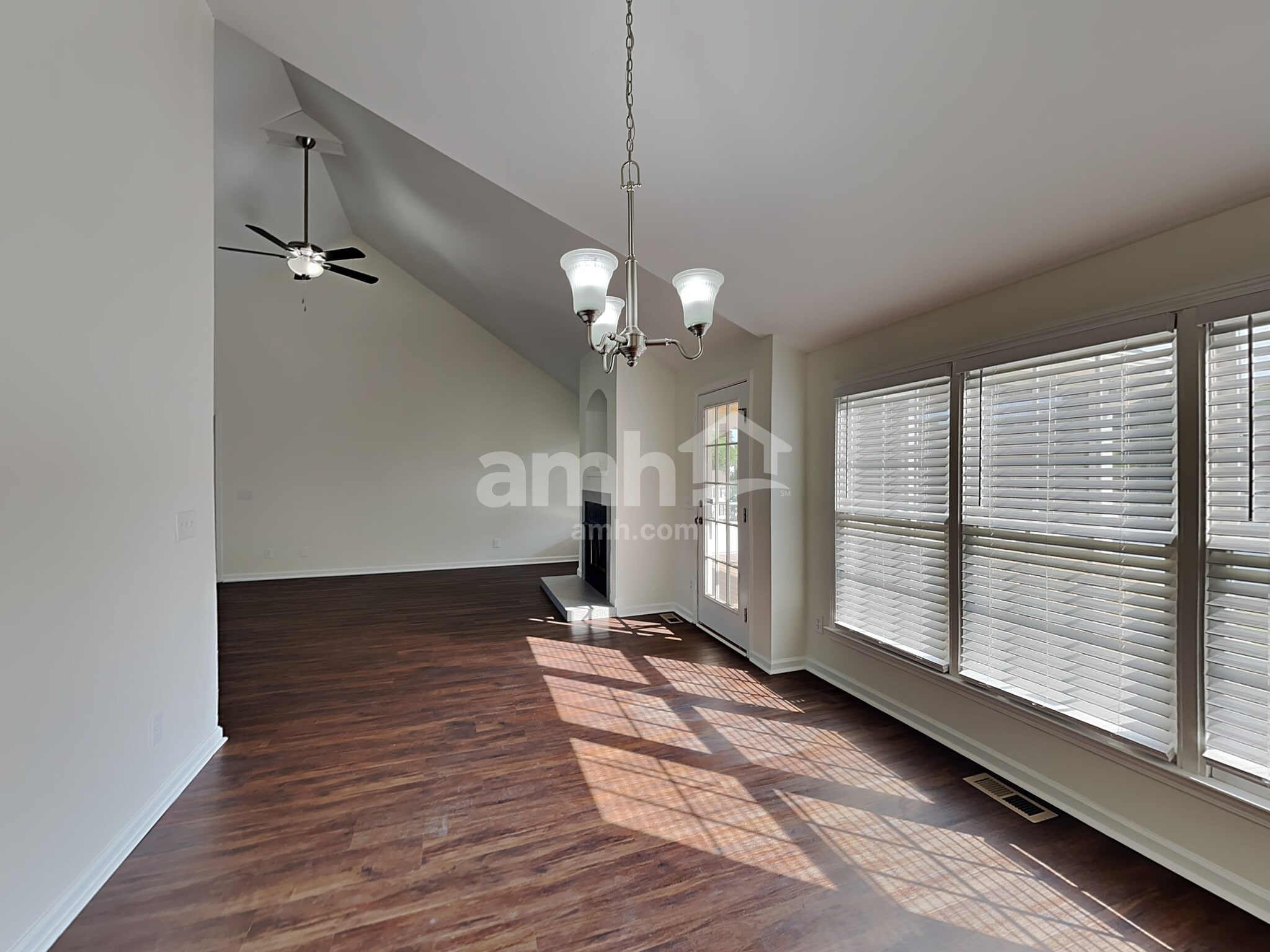 Building Photo - 14 Arbordale Ln