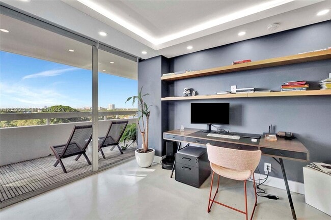 Building Photo - 1627 Brickell Ave