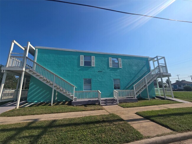 Primary Photo - 4217 Sealy Ave