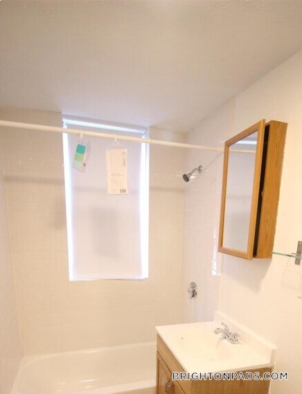 Building Photo - 8 Vinal St