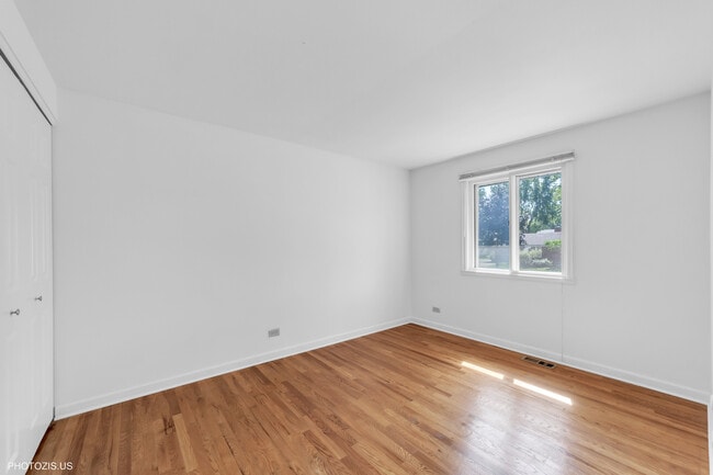 Building Photo - 728 Boxwood Dr