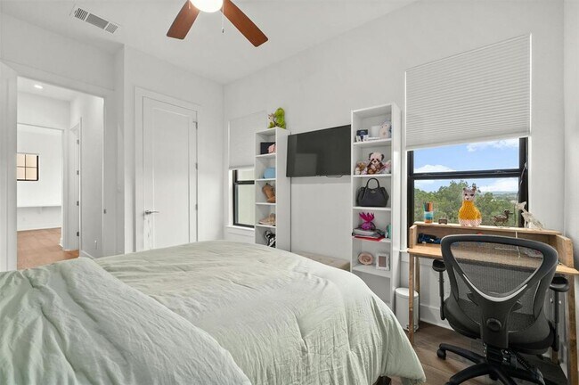 Building Photo - 223 Honey Creek Ct