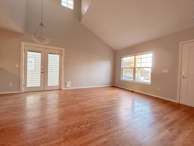 Building Photo - Finished Basement!