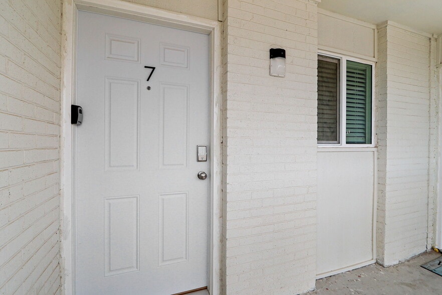 Entry Door - 5200 Carousel Dr
