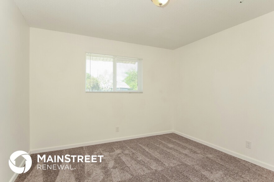 Building Photo - 8017 N 38th Ave