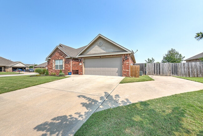 Building Photo - 1801 SW Ashbury St