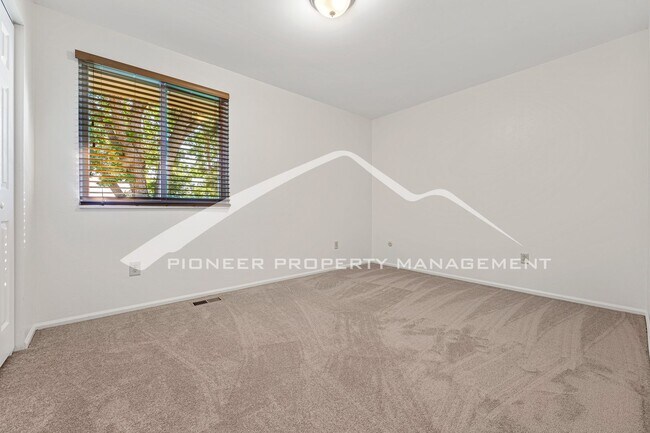Building Photo - Spacious Home with Central AC and Fenced Yard