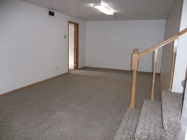 Building Photo - Lovely Duplex in Loveland: Your New Home A...