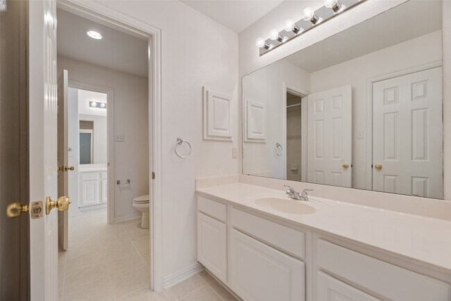 Building Photo - 3104 Angus Dr